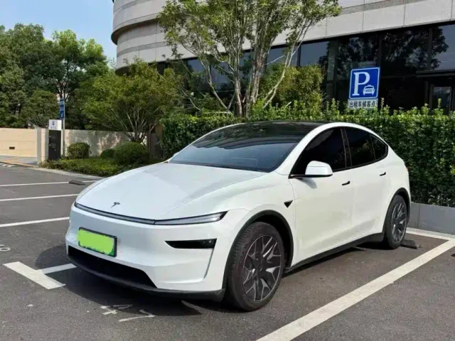 Фотография автомобиля — Tesla Model Y L