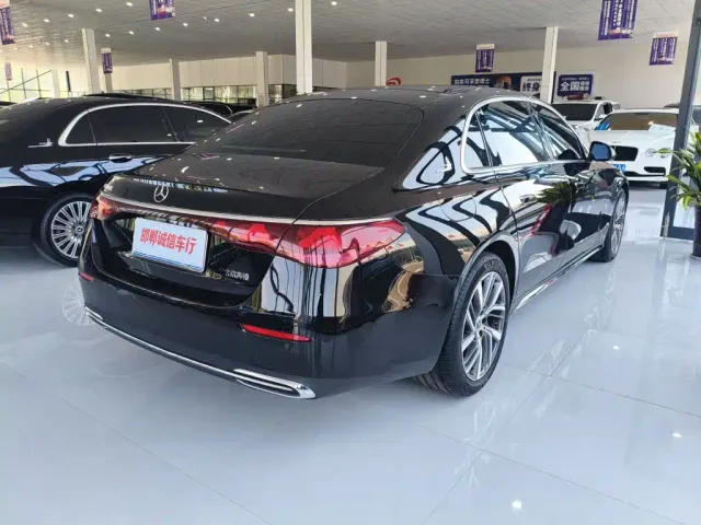 Mercedes-Benz E-Class — Фото автомобиля 4