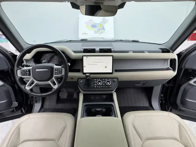 Land Rover Defender — Фото автомобиля 10