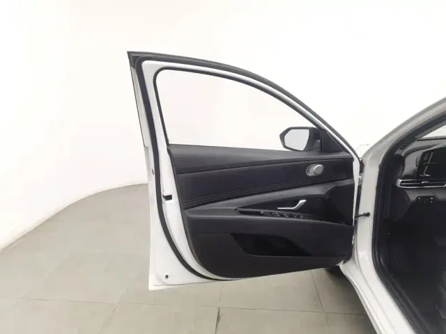 Hyundai Elantra — Фото автомобиля 8