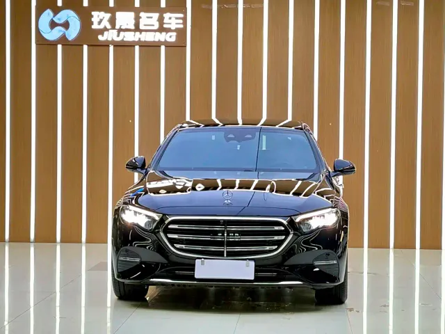 Mercedes-Benz E-Class — Фото автомобиля 2