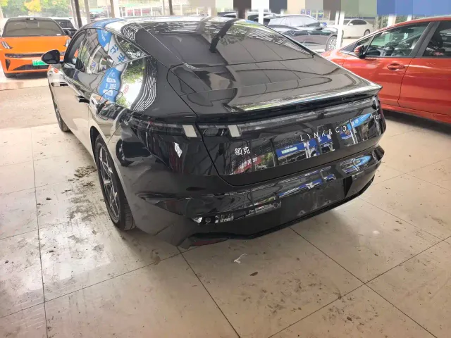 Lynk & Co Z10 — Фото автомобиля 17