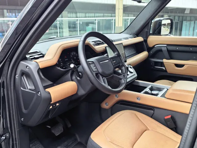 Land Rover Defender — Фото автомобиля 11