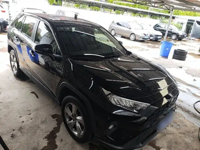 Toyota RAV4 — Фото автомобиля 3