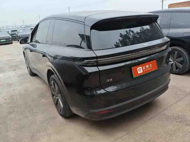 Li Auto i8 — Фото автомобиля 8