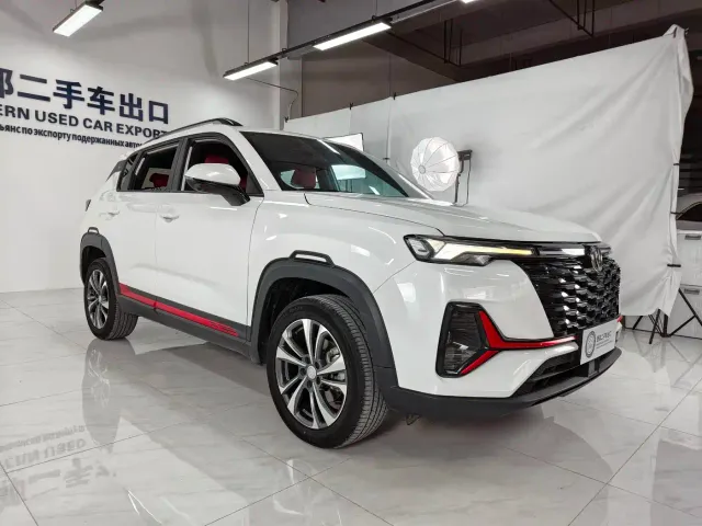 Changan CS35 Plus — Фото автомобиля 3