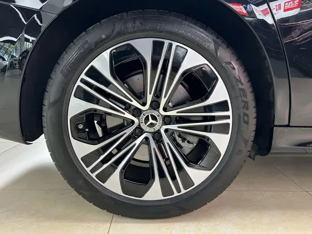 Mercedes-Benz E-Class — Фото автомобиля 27
