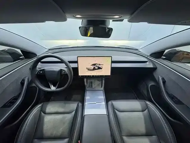 Tesla Model 3 — Фото автомобиля 9