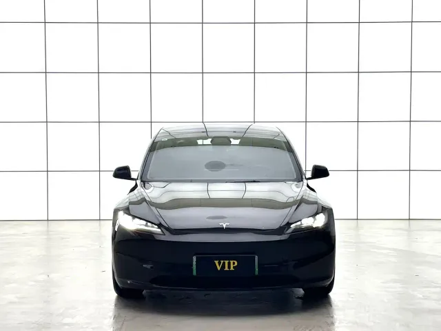 Tesla Model 3 — Фото автомобиля 5