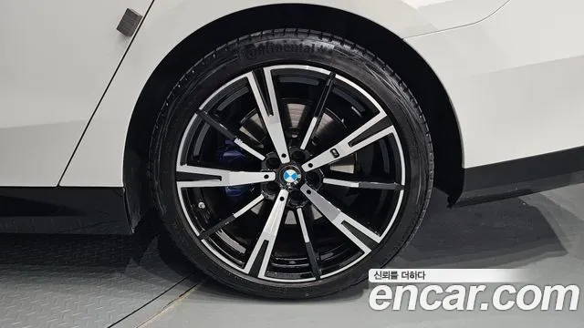 BMW 5 Series G60 — Фото автомобиля 6