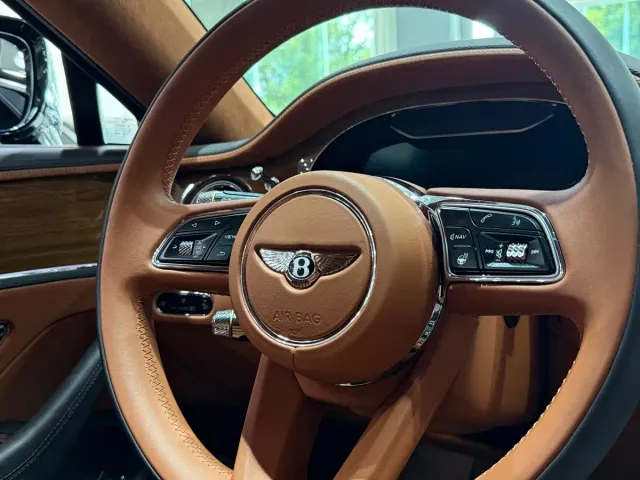Bentley Flying Spur 2021 4.0T V8 Standard Version — Фото автомобиля 16