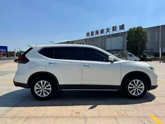 Nissan X-Trail — Фото автомобиля 8