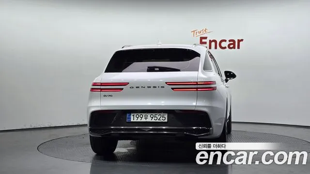 Genesis GV70 — Фото автомобиля 3