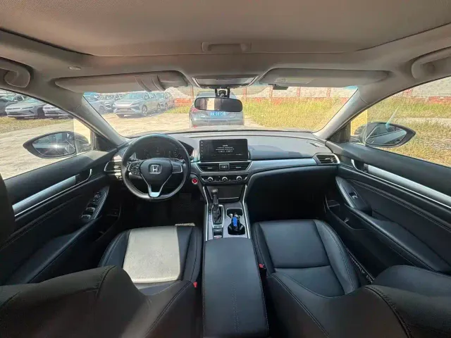 Honda Accord — Фото автомобиля 10