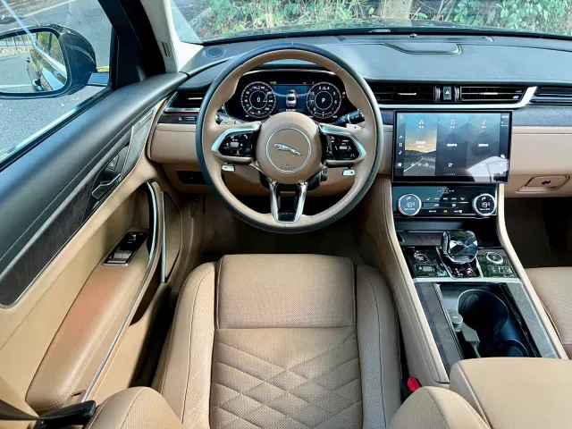 Jaguar XFL — Фото автомобиля 9