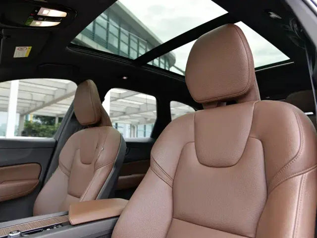 Volvo XC60 — Фото автомобиля 8