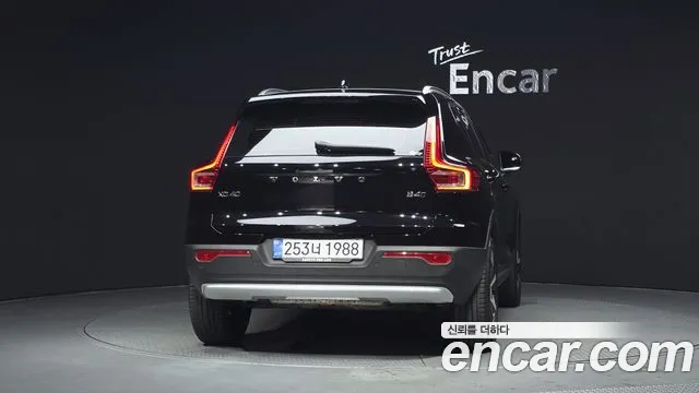 Вольво XC40 B4 Ultra Bright — Фото автомобиля 4