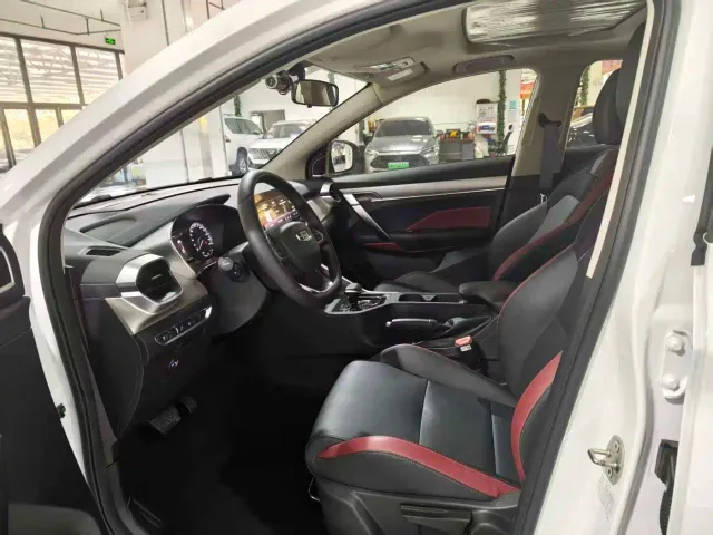 Geely Binyue — Фото автомобиля 9
