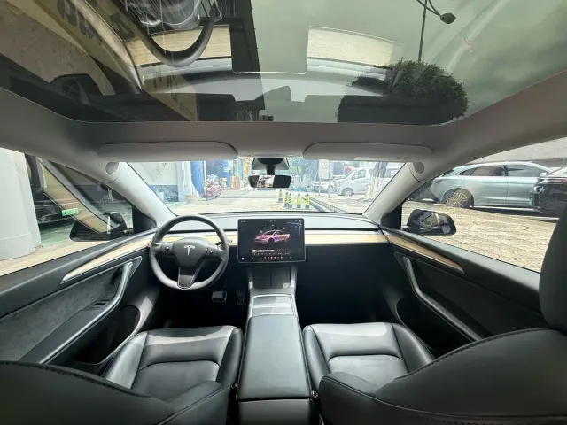 Tesla Model Y — Фото автомобиля 8