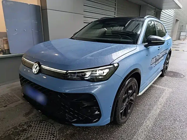 Фотография автомобиля — Volkswagen Tiguan L