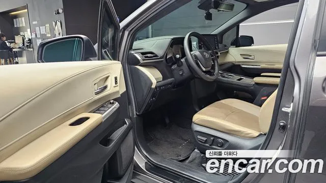 Toyota Sienna — Фото автомобиля 9