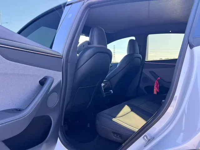 Tesla Model Y — Фото автомобиля 9