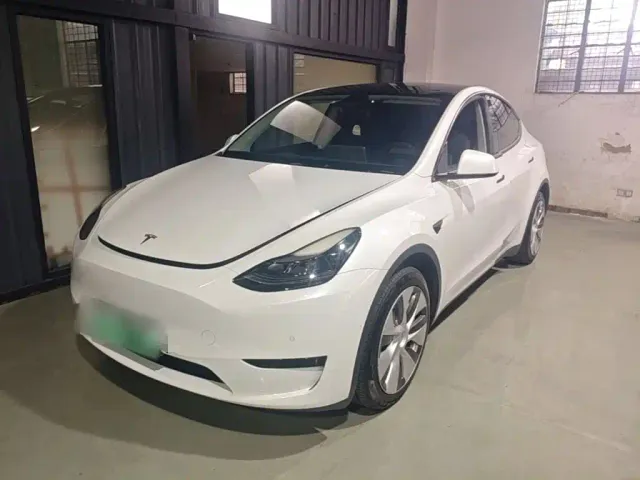 Фотография автомобиля — Tesla Model Y