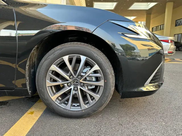Lexus ES — Фото автомобиля 27
