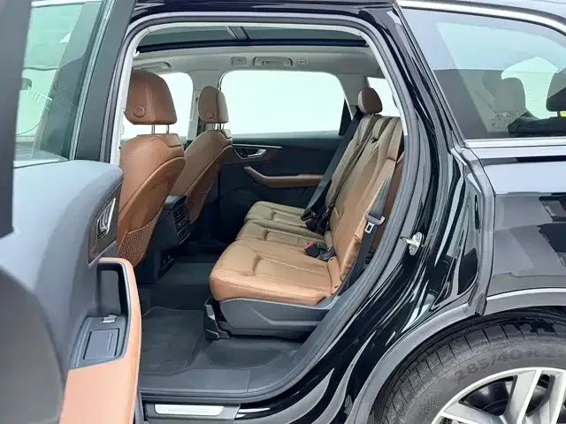 Audi Q7 — Фото автомобиля 12