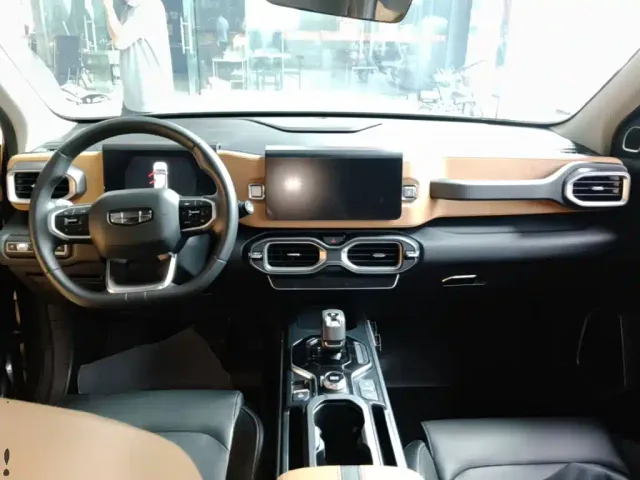 Geely ICON — Фото автомобиля 9