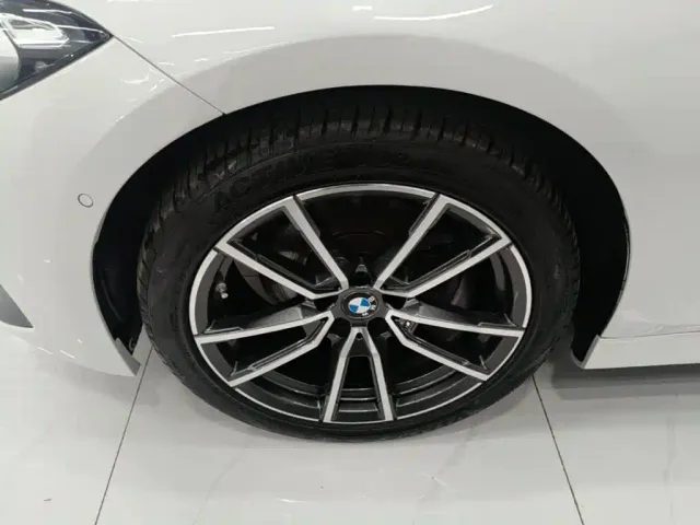 BMW 3 Series — Фото автомобиля 22