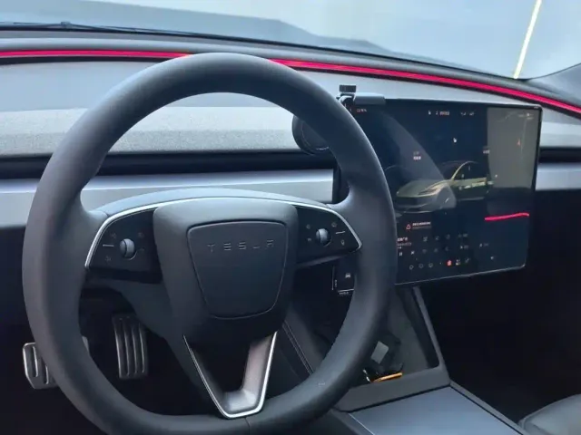 Tesla Model 3 — Фото автомобиля 7