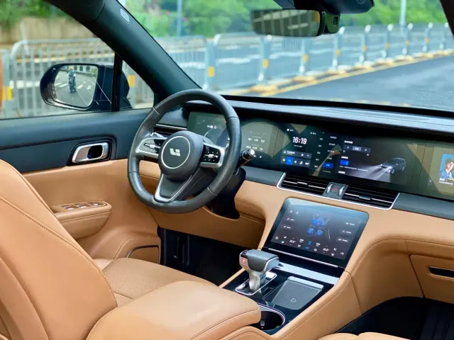 Li Auto ONE — Фото автомобиля 21