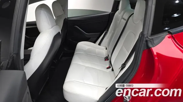 Tesla Model 3 — Фото автомобиля 11