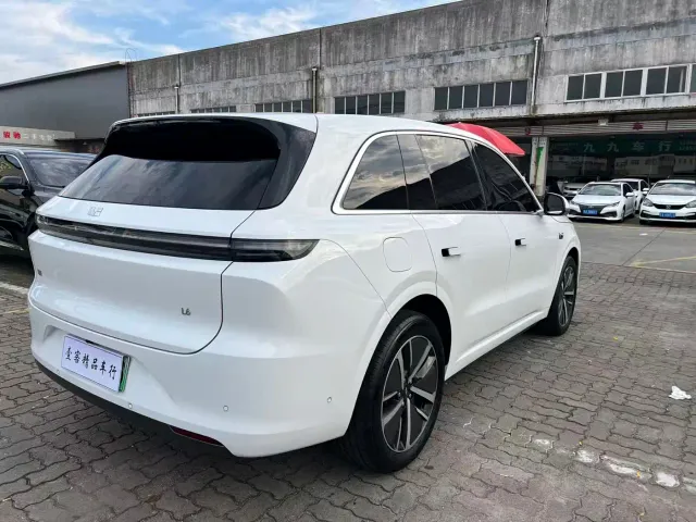 Li Auto L6 — Фото автомобиля 9