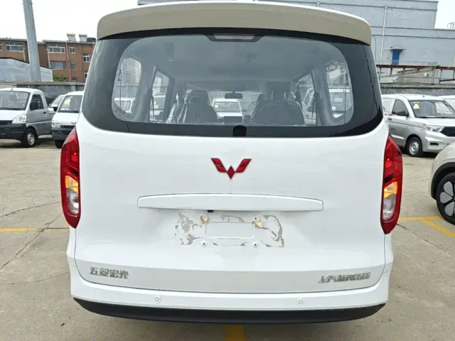 Wuling Hongguang — Фото автомобиля 5