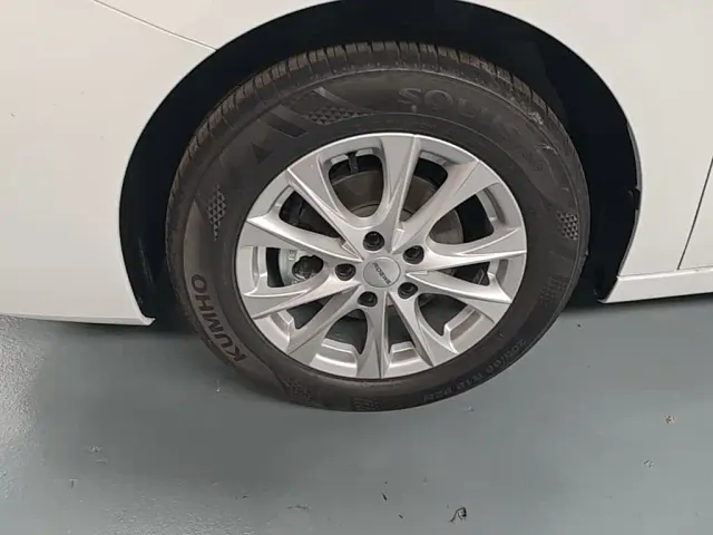 Roewe i5 — Фото автомобиля 22