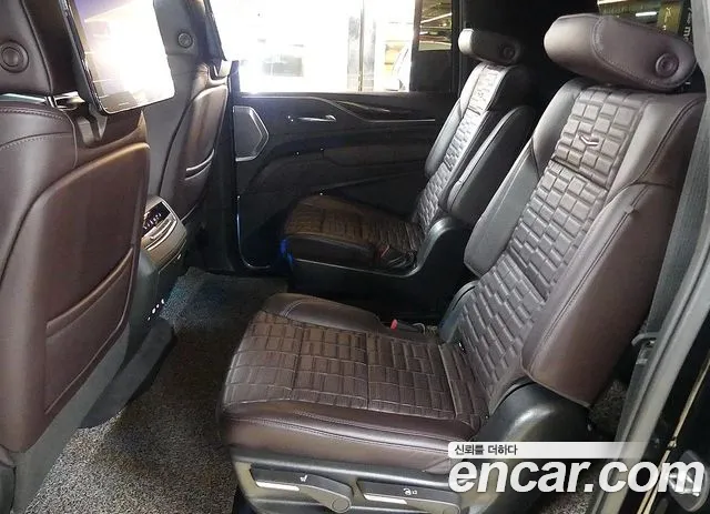 Cadillac Escalade Generation 5 — Фото автомобиля 17