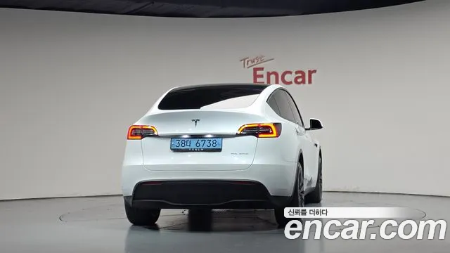 Tesla Model Y — Фото автомобиля 4