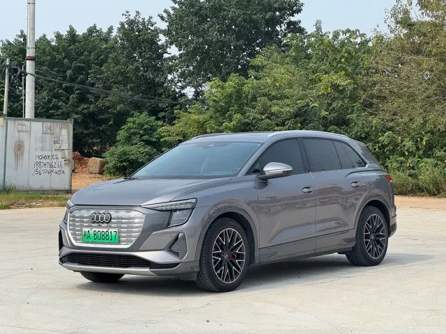 Фотография автомобиля — Audi Q5 e-tron
