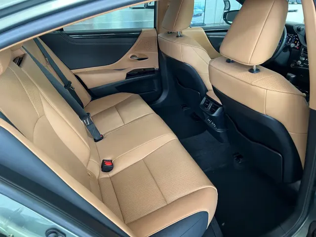 Lexus ES — Фото автомобиля 14