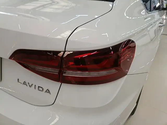 Volkswagen Lavida — Фото автомобиля 7