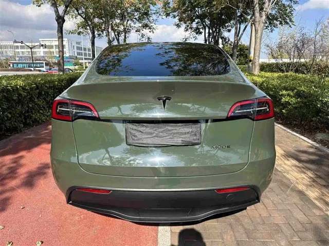 Tesla Model Y — Фото автомобиля 4
