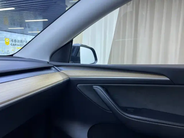 Tesla Model Y — Фото автомобиля 17