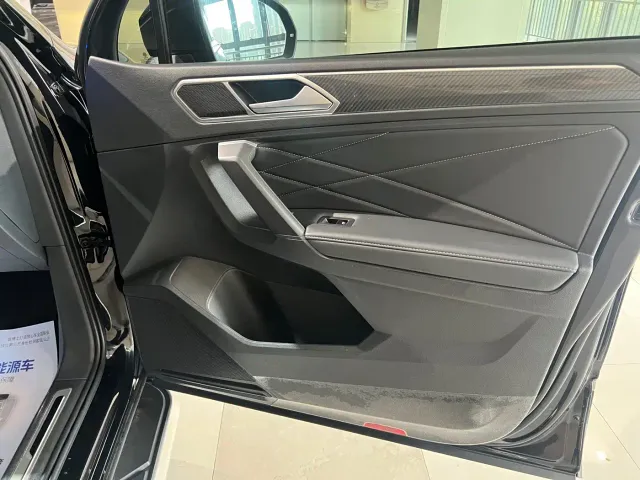 Volkswagen Tiguan L — Фото автомобиля 14