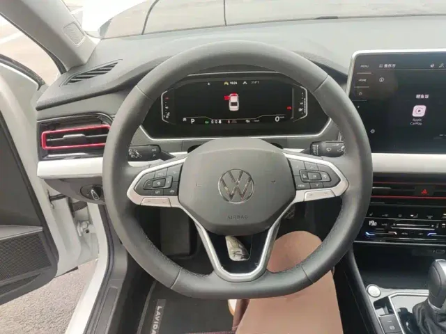 Volkswagen Lavida — Фото автомобиля 10