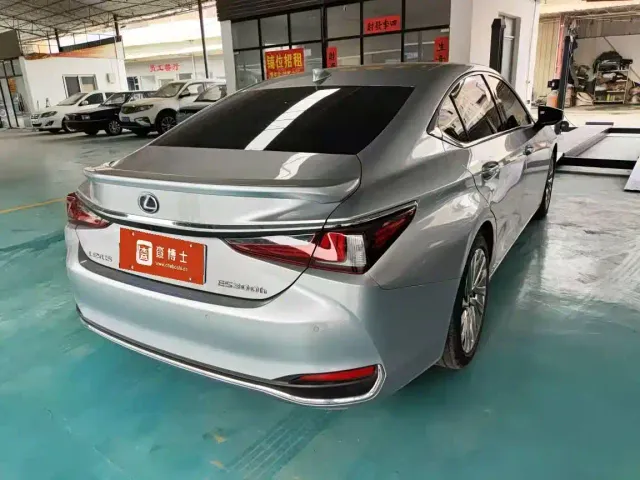 Lexus ES — Фото автомобиля 3