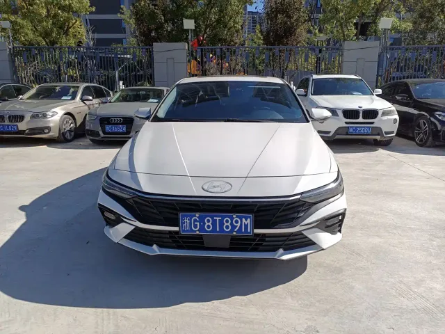 Hyundai Elantra — Фото автомобиля 2