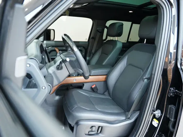 Land Rover Defender — Фото автомобиля 18
