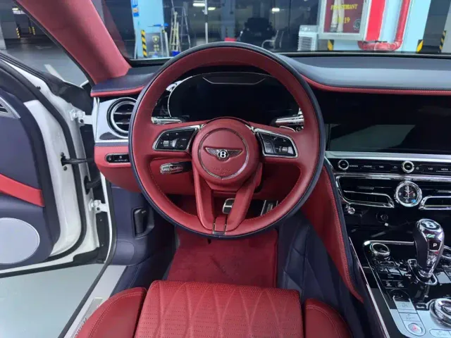 Bentley Flying Spur — Фото автомобиля 10